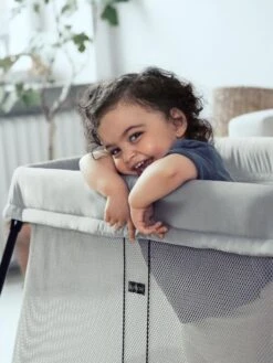 BabyBjörn Reisbedje Light Mesh 9 BabyBjörn Reisbedje Light Mesh -Baby Product Winkel babybj rn reisbedje light mesh 4