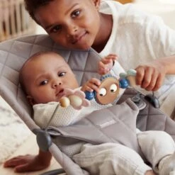 BabyBjörn Speelboog Googly Eyes Pastels -Baby Product Winkel babybj rn speelboog googly eyes pastels 2