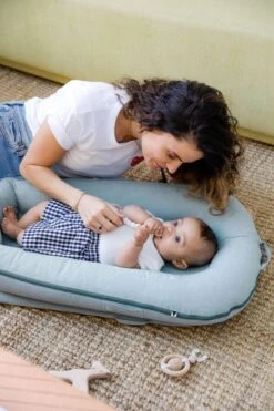 DockAtot Deluxe+ Nestje Trellis Chambray 9 DockAtot Deluxe+ Nestje Trellis Chambray -Baby Product Winkel dockatot deluxe nestje trellis chambray 4